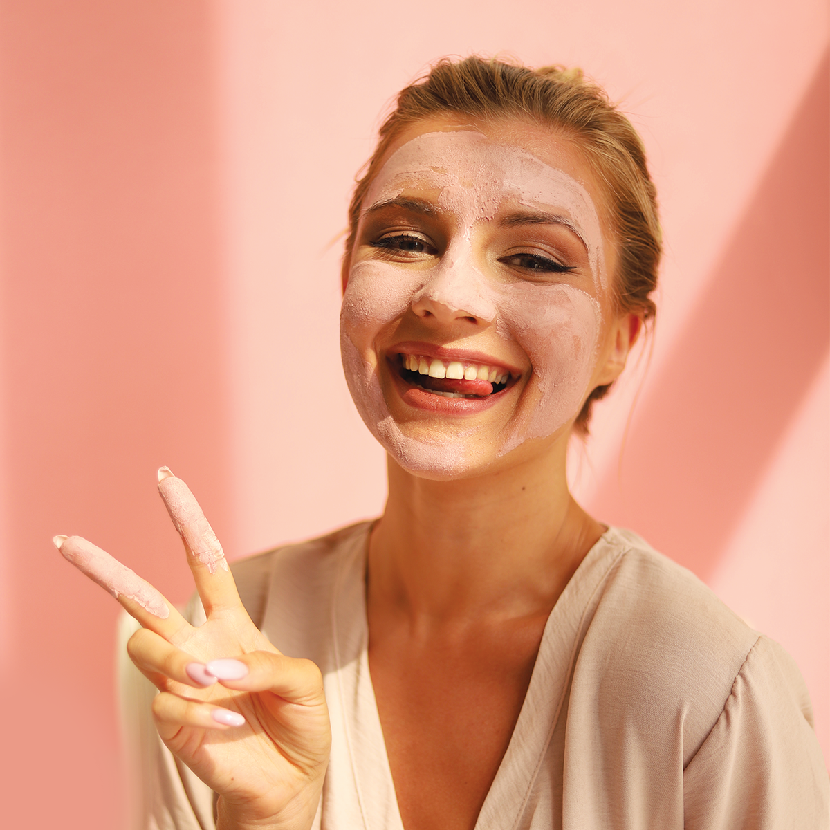 PINK PERFECT Face, neck and and dark areas clay mask, helps remove pimples, helps remove black heads, helps remove blemishes, gives an instant glow yo your Skin. 100 g / 3.53 oz