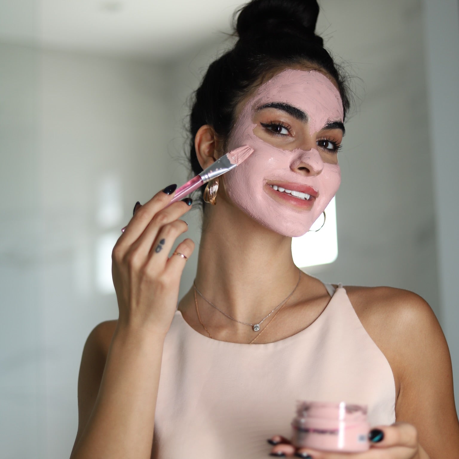 PINK PERFECT Face, neck and and dark areas clay mask, helps remove pimples, helps remove black heads, helps remove blemishes, gives an instant glow yo your Skin. 100 g / 3.53 oz