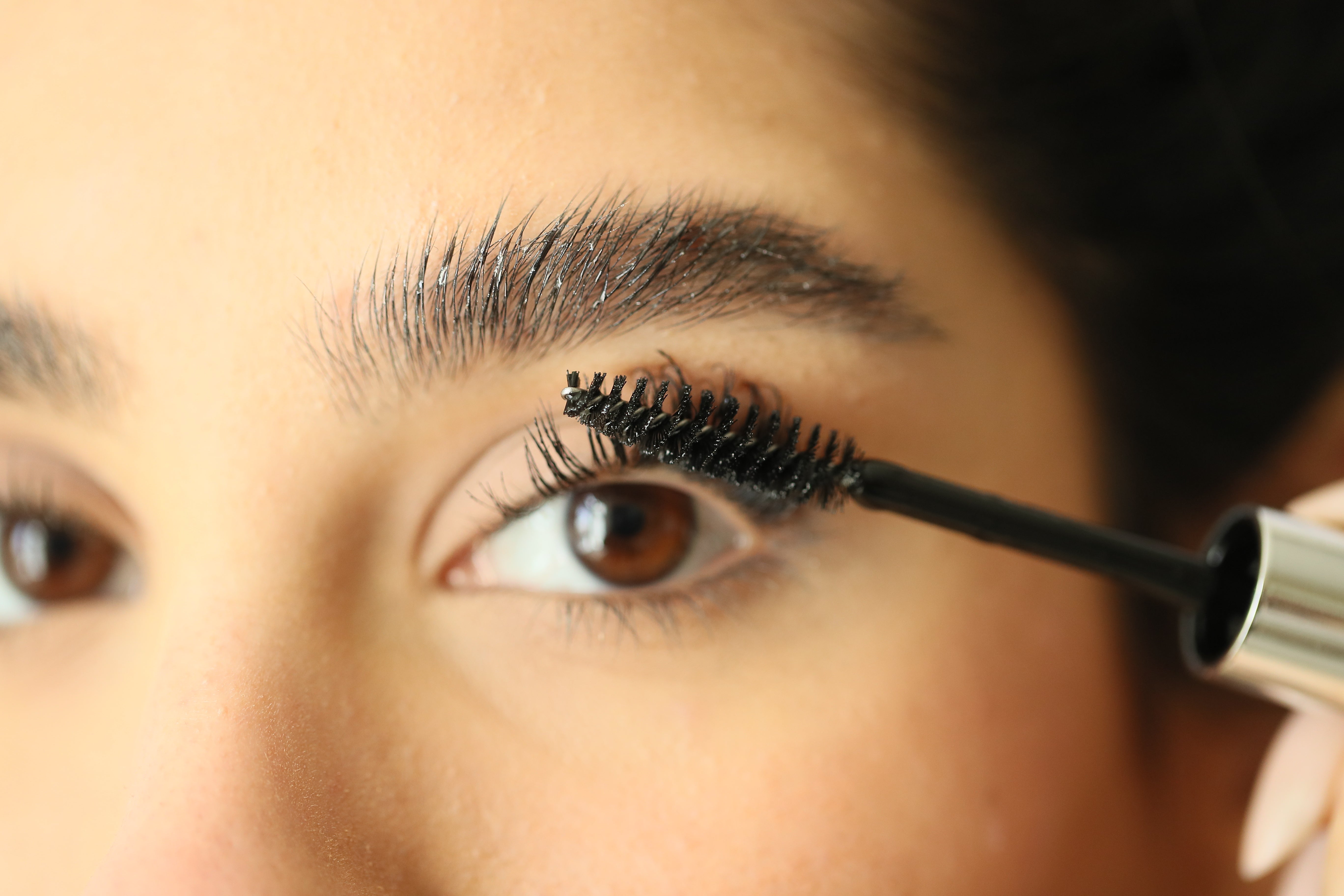 Read between the eyes ( Longer lashes, Thicker eyebrows) 5 ml / 0.27 fl oz