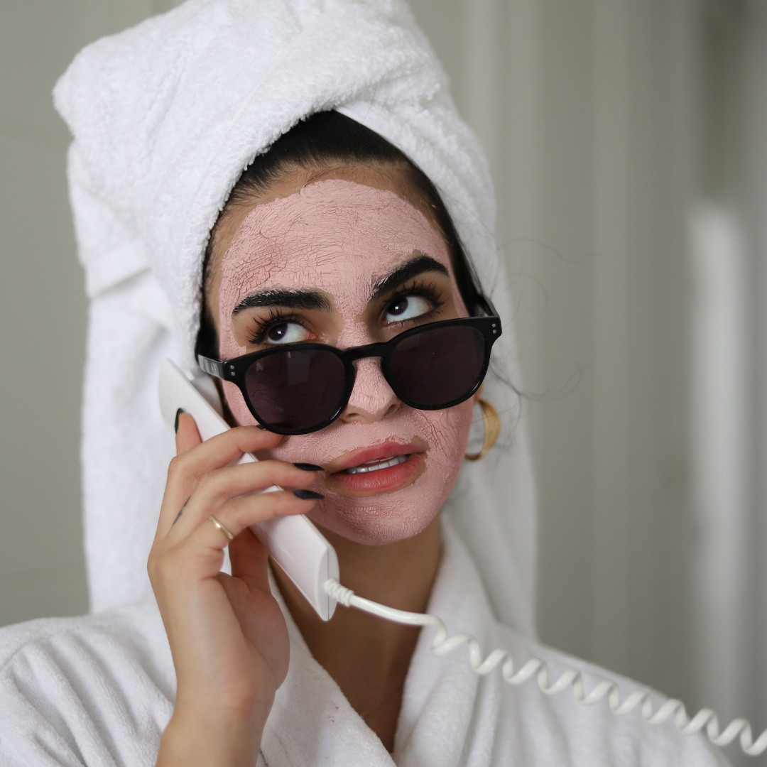 PINK PERFECT Face, neck and and dark areas clay mask, helps remove pimples, helps remove black heads, helps remove blemishes, gives an instant glow yo your Skin. 100 g / 3.53 oz